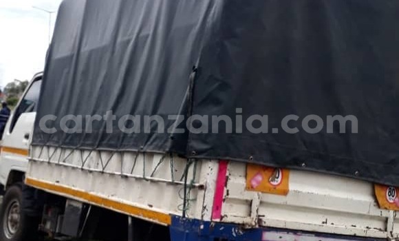Nunua Ilio tumika Toyota Dyna Nyeupe Lori ndani ya Arusha nchini Arusha Nunua Ilio tumika Toyota Dyna Nyeupe Lori ndani ya Arusha nchini Arusha