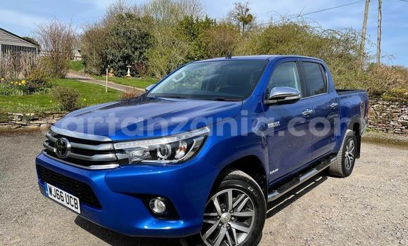Nunua Ilio tumika Toyota Hilux Bluu Gari ndani ya Dar es Salaam nchini Dar es Salaam