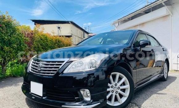 Nunua Ilio tumika Toyota Crown Nyingine Gari ndani ya Dar es Salaam nchini Dar es Salaam