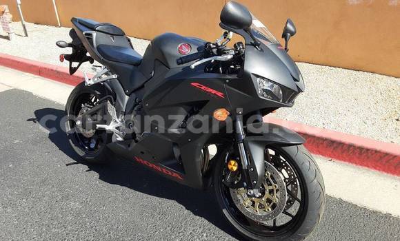 Nunua Ilio tumika Honda CBR 1000 RR Nyingine Bike ndani ya Dar es Salaam nchini Dar es Salaam Nunua Ilio tumika Honda CBR 1000 RR Nyingine Bike ndani ya Dar es Salaam nchini Dar es Salaam