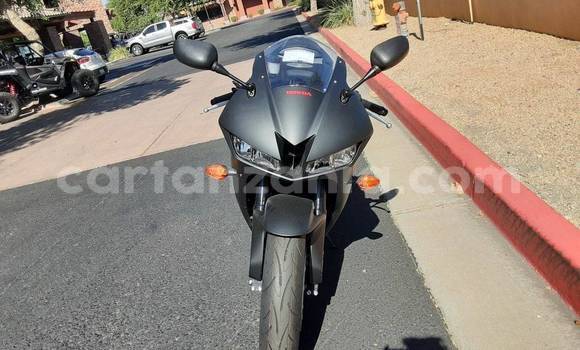 Nunua Ilio tumika Honda CBR 1000 RR Nyingine Bike ndani ya Dar es Salaam nchini Dar es Salaam Nunua Ilio tumika Honda CBR 1000 RR Nyingine Bike ndani ya Dar es Salaam nchini Dar es Salaam
