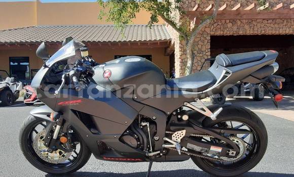 Nunua Ilio tumika Honda CBR 1000 RR Nyingine Bike ndani ya Dar es Salaam nchini Dar es Salaam Nunua Ilio tumika Honda CBR 1000 RR Nyingine Bike ndani ya Dar es Salaam nchini Dar es Salaam