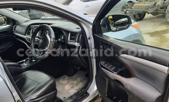 Buy Import Toyota Kluger Silver Car in Dar es Salaam in Dar es Salaam Buy Import Toyota Kluger Silver Car in Dar es Salaam in Dar es Salaam