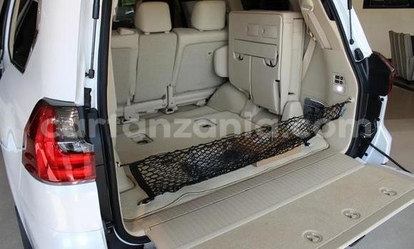 Buy Used Lexus LX 570 White Car in Dar es Salaam in Dar es Salaam Buy Used Lexus LX 570 White Car in Dar es Salaam in Dar es Salaam