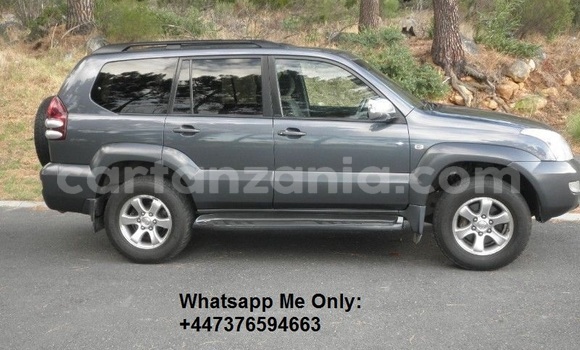 Nunua Ilio tumika Toyota Land Cruiser Prado Fedha Gari ndani ya Dar es Salaam nchini Dar es Salaam
