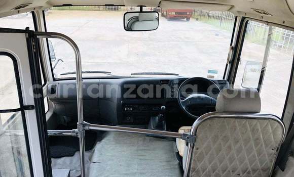 Nunua Imported Mitsubishi Rossa Nyeupe Lori ndani ya Dar es Salaam nchini Dar es Salaam Nunua Imported Mitsubishi Rossa Nyeupe Lori ndani ya Dar es Salaam nchini Dar es Salaam