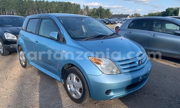 Nunua Imported Toyota IST Bluu Gari ndani ya Dar es Salaam nchini Dar es Salaam