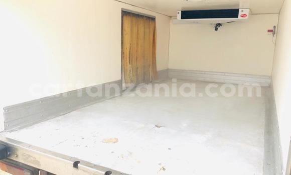 Nunua Imported Mitsubishi Van Nyeupe Lori ndani ya Dar es Salaam nchini Dar es Salaam Nunua Imported Mitsubishi Van Nyeupe Lori ndani ya Dar es Salaam nchini Dar es Salaam