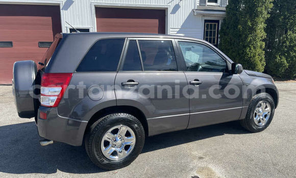 Nunua Ilio tumika Suzuki Escudo Nyingine Gari ndani ya Dar es Salaam nchini Dar es Salaam