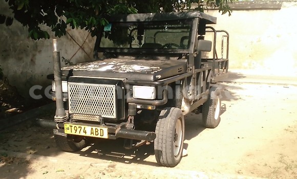 Nunua Ilio tumika Suzuki Samurai Nyeusi Gari ndani ya Dar es Salaam nchini Dar es Salaam