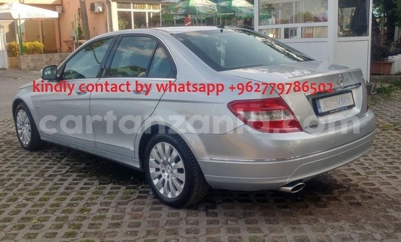 Nunua Ilio tumika Lexus RX 350 Nyeusi Gari ndani ya Dar es Salaam nchini Dar es Salaam Nunua Ilio tumika Lexus RX 350 Nyeusi Gari ndani ya Dar es Salaam nchini Dar es Salaam