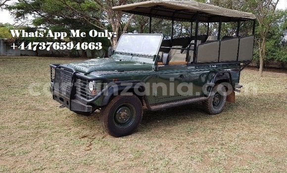 Nunua Ilio tumika Land Rover Defender Kijani Gari ndani ya Dar es Salaam nchini Dar es Salaam