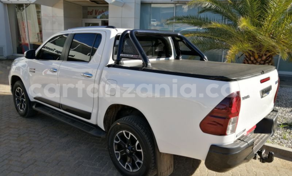 Nunua Ilio tumika Toyota Hilux Nyeusi Gari ndani ya Arusha nchini Arusha