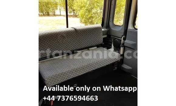 Nunua Ilio tumika Land Rover Defender Nyeupe Gari ndani ya Dar es Salaam nchini Dar es Salaam Nunua Ilio tumika Land Rover Defender Nyeupe Gari ndani ya Dar es Salaam nchini Dar es Salaam