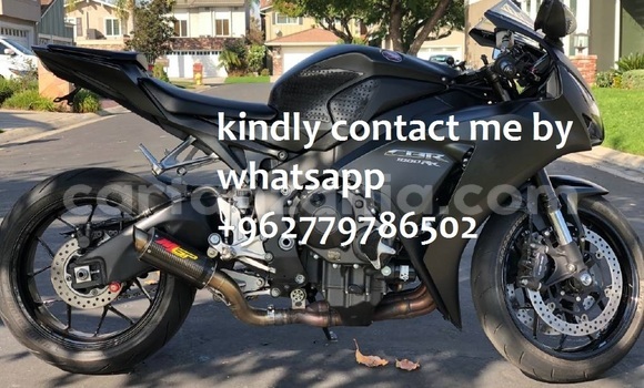 Nunua Ilio tumika Honda CBR 1000 RR Nyeusi Bike ndani ya Dar es Salaam nchini Dar es Salaam Nunua Ilio tumika Honda CBR 1000 RR Nyeusi Bike ndani ya Dar es Salaam nchini Dar es Salaam