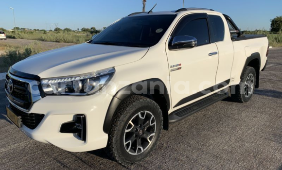 Nunua Ilio tumika Toyota Kluger Brown Gari ndani ya Arusha nchini Arusha