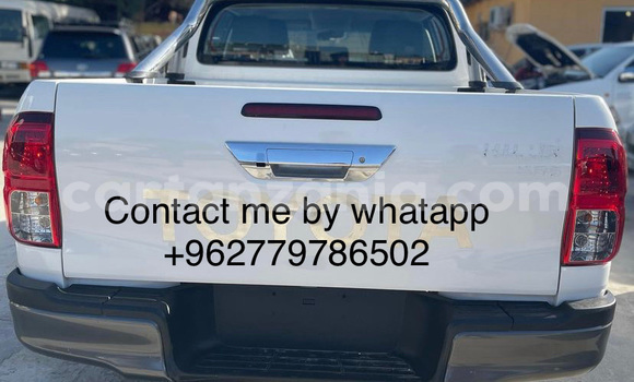 Nunua Ilio tumika Toyota Hilux Nyeusi Gari ndani ya Arusha nchini Arusha Nunua Ilio tumika Toyota Hilux Nyeusi Gari ndani ya Arusha nchini Arusha