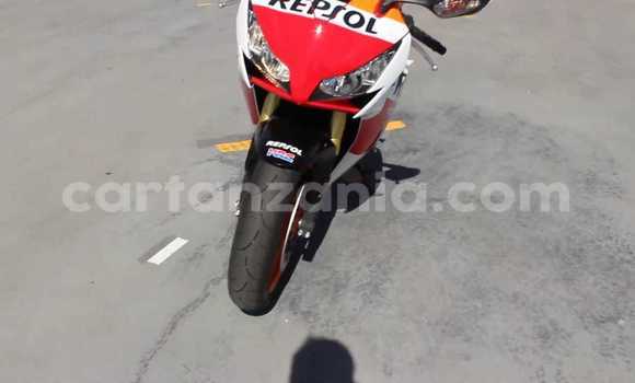 Buy Used Honda CBR 1000 RR Green Bike in Dar es Salaam in Dar es Salaam Buy Used Honda CBR 1000 RR Green Bike in Dar es Salaam in Dar es Salaam