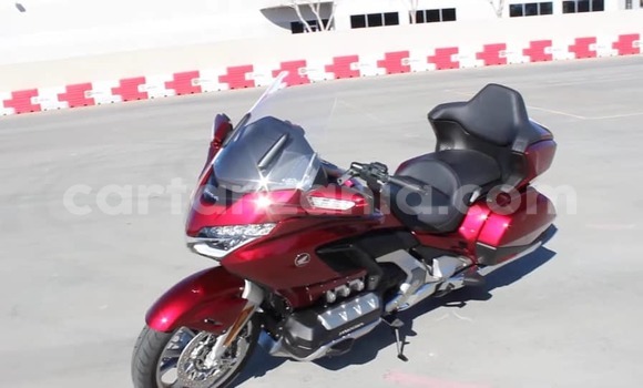 Nunua Ilio tumika Honda GOLD WING Nyekundu Bike ndani ya Dar es Salaam nchini Dar es Salaam Nunua Ilio tumika Honda GOLD WING Nyekundu Bike ndani ya Dar es Salaam nchini Dar es Salaam