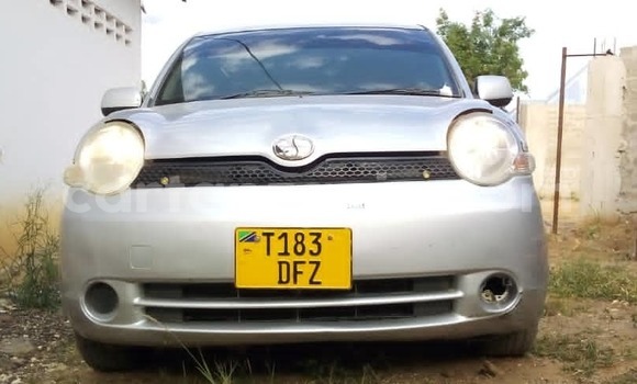 Buy Used Toyota Sienta Silver Car in Dar es Salaam in Dar es Salaam Buy Used Toyota Sienta Silver Car in Dar es Salaam in Dar es Salaam