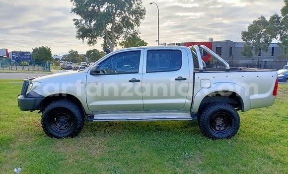 Buy Used Toyota Hilux White Car in Arusha in Arusha Buy Used Toyota Hilux White Car in Arusha in Arusha
