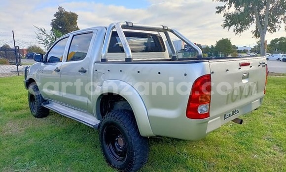 Buy Used Toyota Hilux White Car in Arusha in Arusha Buy Used Toyota Hilux White Car in Arusha in Arusha