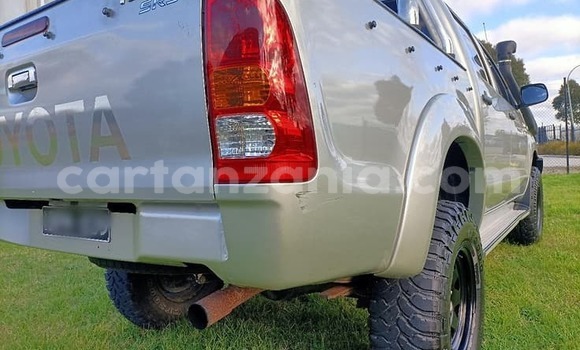Buy Used Toyota Hilux White Car in Arusha in Arusha Buy Used Toyota Hilux White Car in Arusha in Arusha