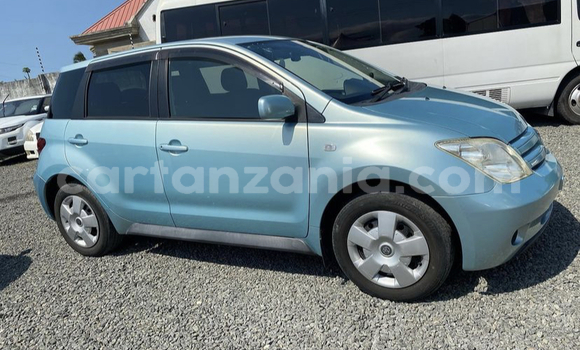 Nunua Ilio tumika Toyota IST Bluu Gari ndani ya Dar es Salaam nchini Dar es Salaam