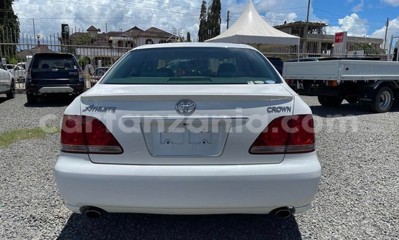 Buy Used Toyota Crown White Car in Dar es Salaam in Dar es Salaam Buy Used Toyota Crown White Car in Dar es Salaam in Dar es Salaam