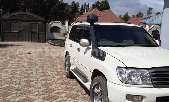 Buy Used Toyota Land Cruiser White Car in Mbeya in Mbeya