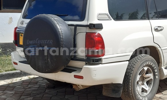Buy Used Toyota Land Cruiser White Car in Mbeya in Mbeya Buy Used Toyota Land Cruiser White Car in Mbeya in Mbeya