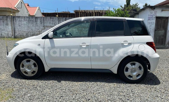 Buy Used Toyota IST White Car in Dar es Salaam in Dar es Salaam