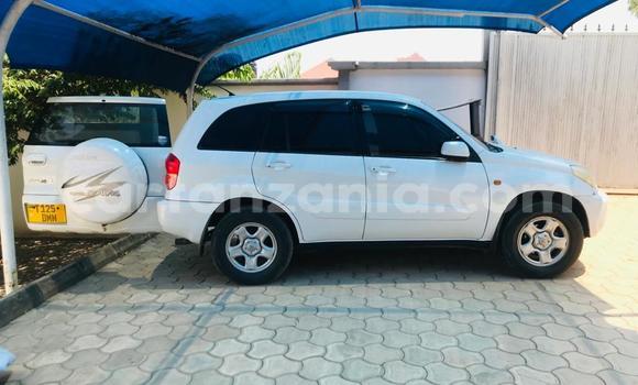 Buy Used Toyota RAV4 White Car in Dar es Salaam in Dar es Salaam Buy Used Toyota RAV4 White Car in Dar es Salaam in Dar es Salaam