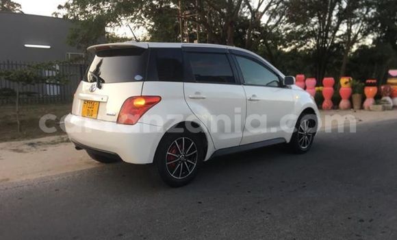 Buy Used Toyota IST White Car in Dar es Salaam in Dar es Salaam Buy Used Toyota IST White Car in Dar es Salaam in Dar es Salaam