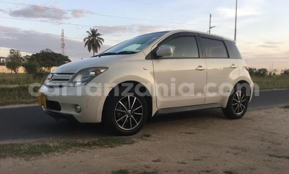 Buy Used Toyota IST White Car in Dar es Salaam in Dar es Salaam Buy Used Toyota IST White Car in Dar es Salaam in Dar es Salaam