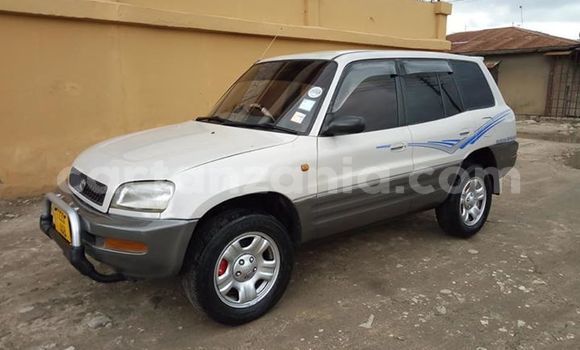 Buy Used Toyota RAV4 White Car in Dar es Salaam in Dar es Salaam Buy Used Toyota RAV4 White Car in Dar es Salaam in Dar es Salaam