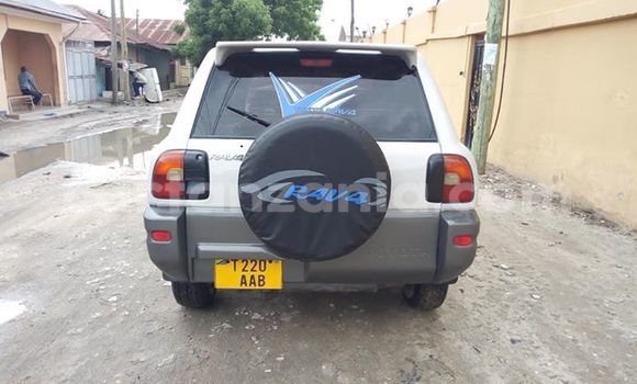 Buy Used Toyota RAV4 White Car in Dar es Salaam in Dar es Salaam Buy Used Toyota RAV4 White Car in Dar es Salaam in Dar es Salaam
