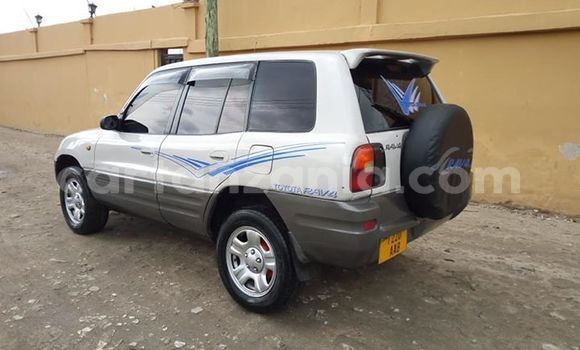Buy Used Toyota RAV4 White Car in Dar es Salaam in Dar es Salaam Buy Used Toyota RAV4 White Car in Dar es Salaam in Dar es Salaam