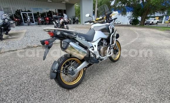 Nunua Ilio tumika Honda T Nyingine Bike ndani ya Dar es Salaam nchini Dar es Salaam Nunua Ilio tumika Honda T Nyingine Bike ndani ya Dar es Salaam nchini Dar es Salaam