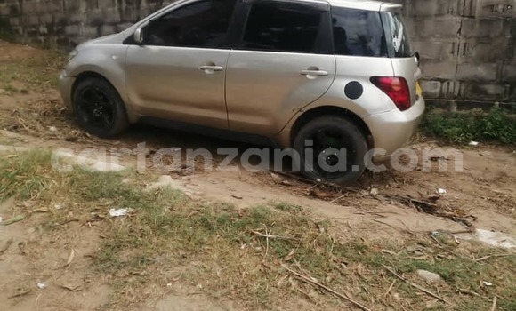 Buy Used Toyota IST Silver Car in Dar es Salaam in Dar es Salaam Buy Used Toyota IST Silver Car in Dar es Salaam in Dar es Salaam