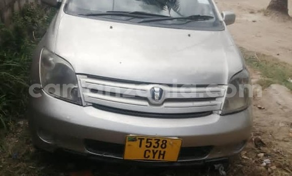 Buy Used Toyota IST Silver Car in Dar es Salaam in Dar es Salaam Buy Used Toyota IST Silver Car in Dar es Salaam in Dar es Salaam