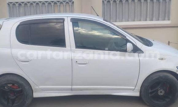 Buy Used Toyota Vitz White Car in Dar es Salaam in Dar es Salaam