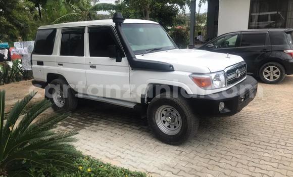 Nunua Ilio tumika Toyota Land Cruiser Nyeupe Gari ndani ya Dar es Salaam nchini Dar es Salaam Nunua Ilio tumika Toyota Land Cruiser Nyeupe Gari ndani ya Dar es Salaam nchini Dar es Salaam