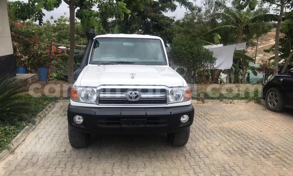 Nunua Ilio tumika Toyota Land Cruiser Nyeupe Gari ndani ya Dar es Salaam nchini Dar es Salaam Nunua Ilio tumika Toyota Land Cruiser Nyeupe Gari ndani ya Dar es Salaam nchini Dar es Salaam