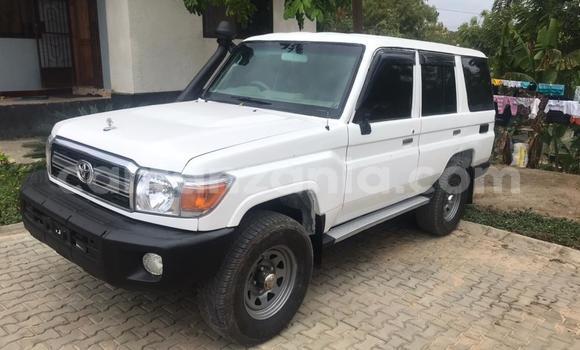 Nunua Ilio tumika Toyota Land Cruiser Nyeupe Gari ndani ya Dar es Salaam nchini Dar es Salaam Nunua Ilio tumika Toyota Land Cruiser Nyeupe Gari ndani ya Dar es Salaam nchini Dar es Salaam