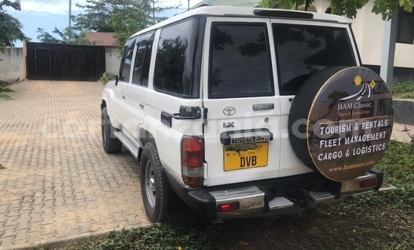 Nunua Ilio tumika Toyota Land Cruiser Nyeupe Gari ndani ya Dar es Salaam nchini Dar es Salaam Nunua Ilio tumika Toyota Land Cruiser Nyeupe Gari ndani ya Dar es Salaam nchini Dar es Salaam