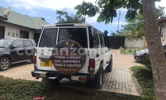 Nunua Ilio tumika Toyota Land Cruiser Nyeupe Gari ndani ya Dar es Salaam nchini Dar es Salaam Nunua Ilio tumika Toyota Land Cruiser Nyeupe Gari ndani ya Dar es Salaam nchini Dar es Salaam