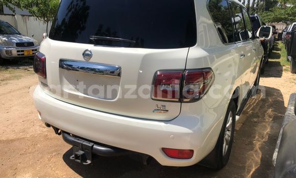 Nunua Ilio tumika Nissan Patrol Nyeupe Gari ndani ya Dar es Salaam nchini Dar es Salaam Nunua Ilio tumika Nissan Patrol Nyeupe Gari ndani ya Dar es Salaam nchini Dar es Salaam