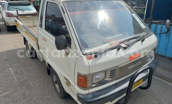 Buy Used Toyota Town Ace White Car in Dar es Salaam in Dar es Salaam Buy Used Toyota Town Ace White Car in Dar es Salaam in Dar es Salaam