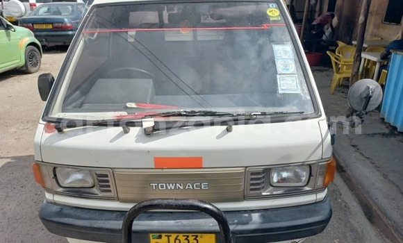 Buy Used Toyota Town Ace White Car in Dar es Salaam in Dar es Salaam Buy Used Toyota Town Ace White Car in Dar es Salaam in Dar es Salaam